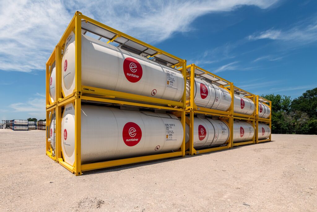 Tank containers for liquids