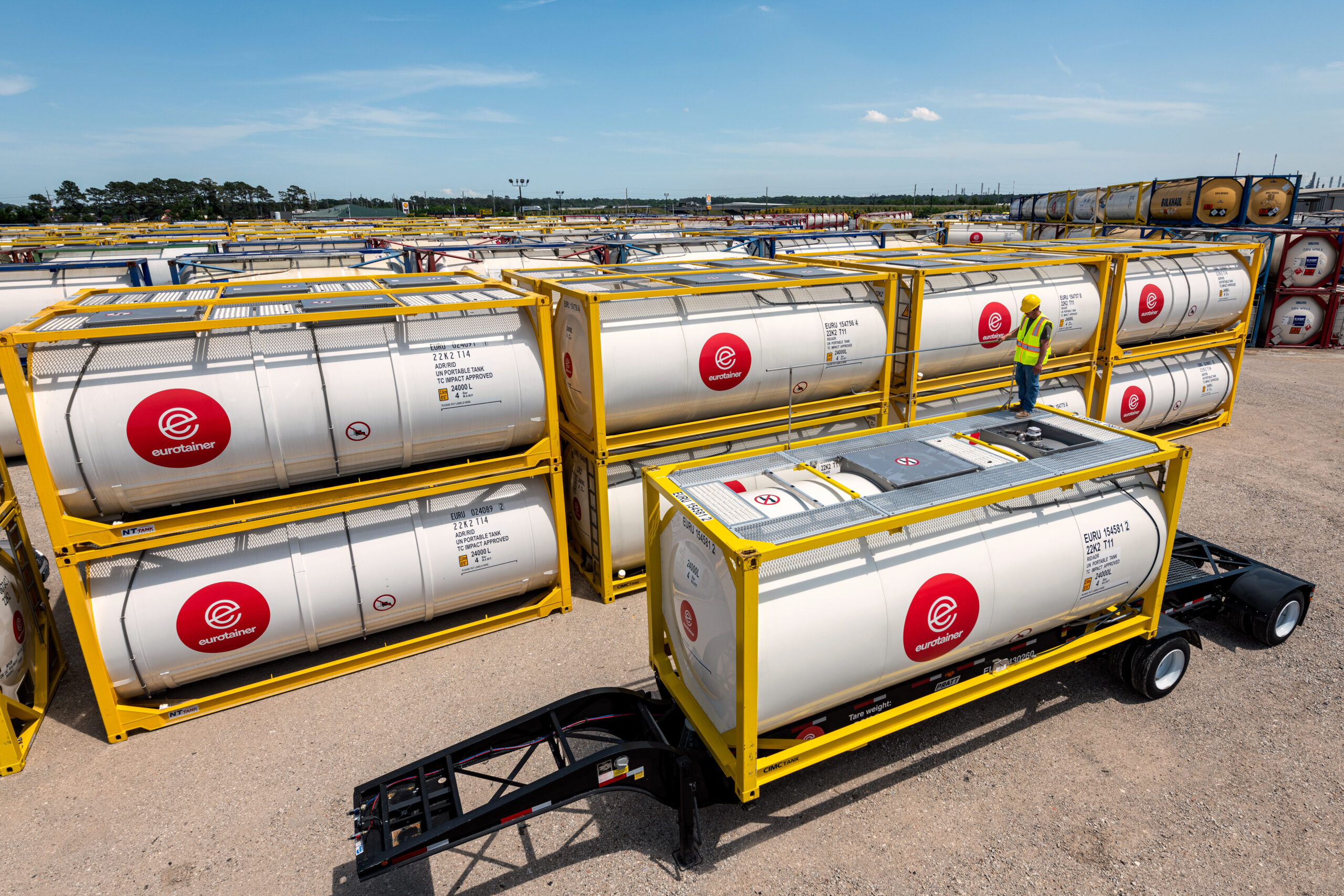 container fleet with chassis - eurotainer lease certificate