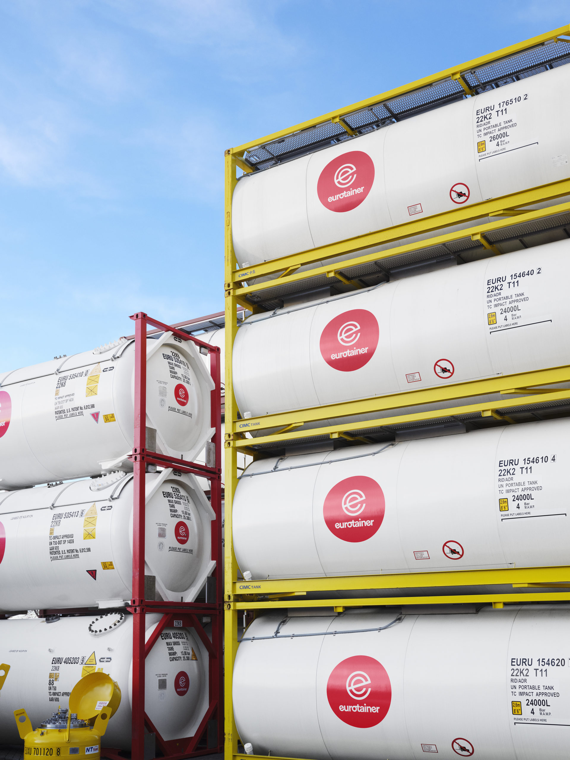 Eurotainer gas and liquid tanks iso stacked