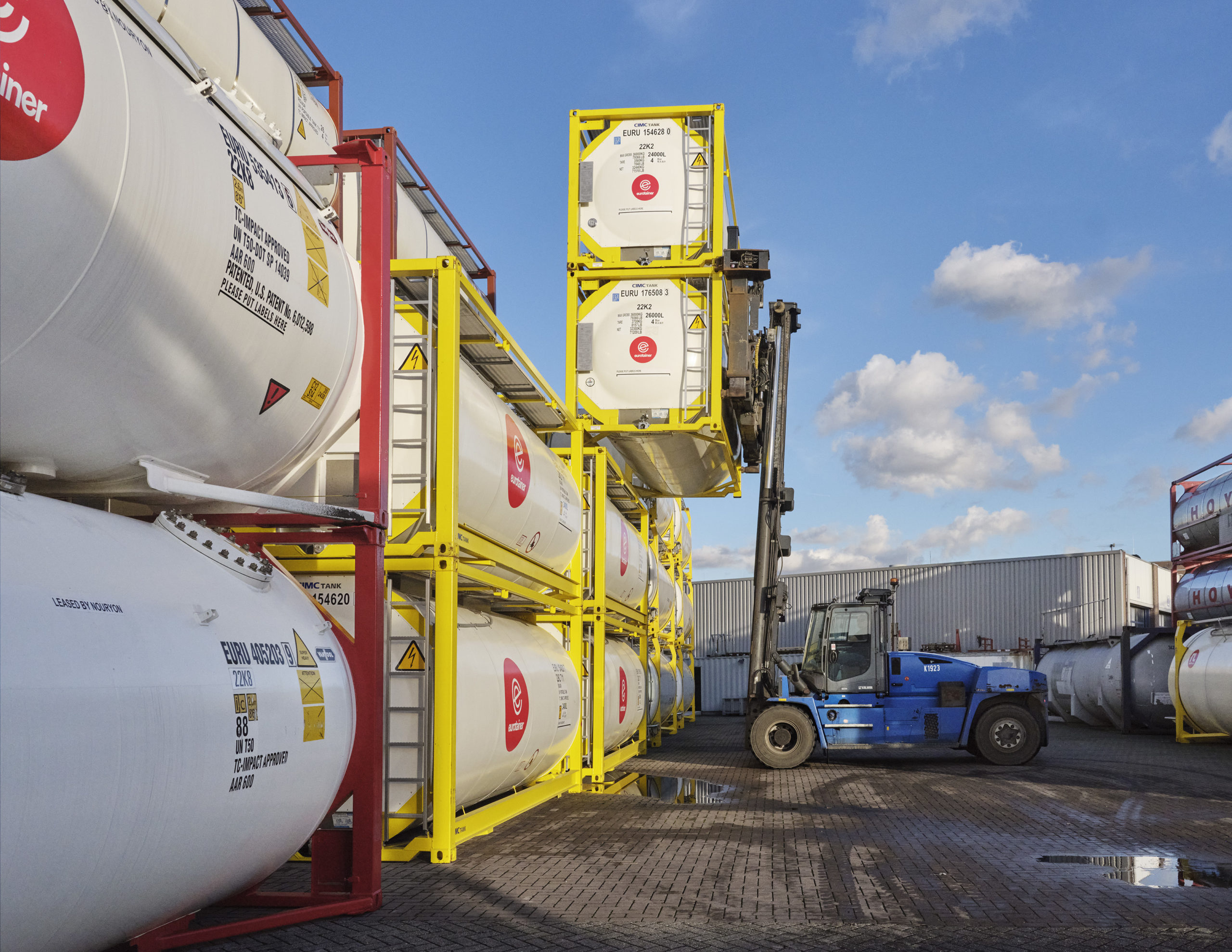 tanks stacked two liquid on lift - Eurotainer iso container